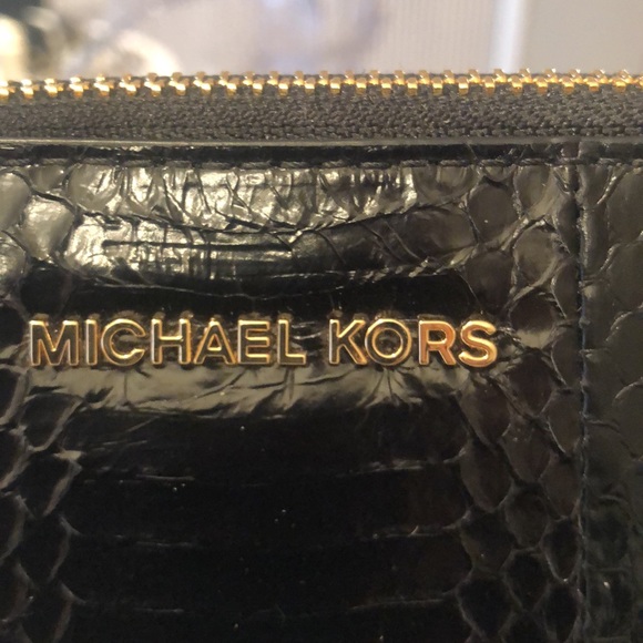 New Michael Kors Genuine Snake Large Travel Pouch - Picture 10 of 10